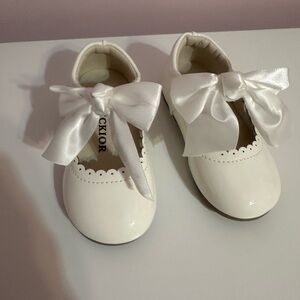 Elegant White Baby Shoes with Bow